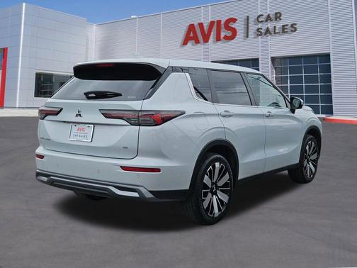 White Diamond 2025 Mitsubishi Outlander SE S-AWC