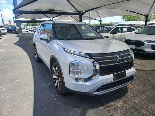 White Diamond 2025 Mitsubishi Outlander SE 2.5 S-AWC