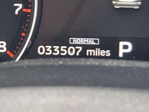 White Diamond 2025 Mitsubishi Outlander SE 2.5 S-AWC