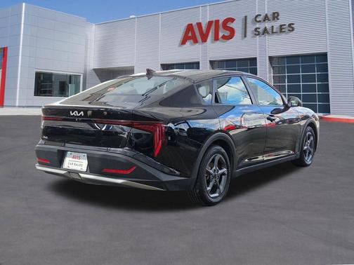 Aurora Black Pearl 2025 Kia K4 LXS
