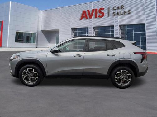 Sterling Gray Metallic 2025 Chevrolet Trax LT