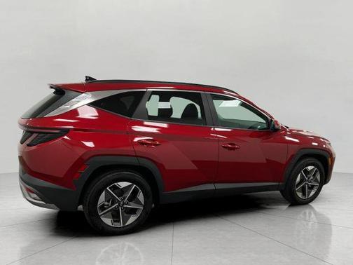 Red 2025 Hyundai TUCSON SEL Convenience