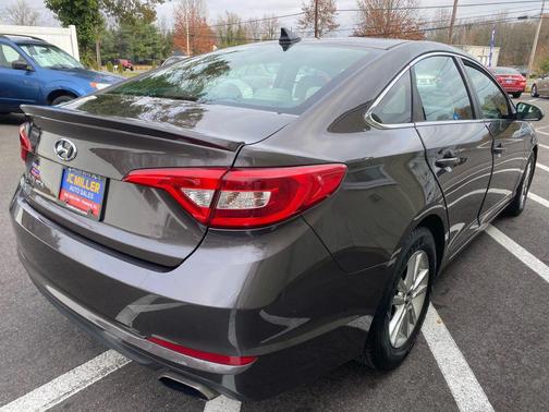 2017 Hyundai SONATA SE