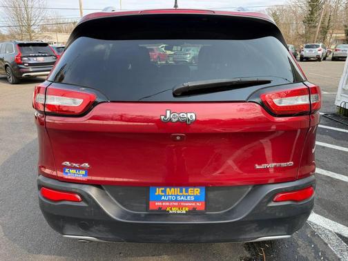 2016 Jeep Cherokee Sport
