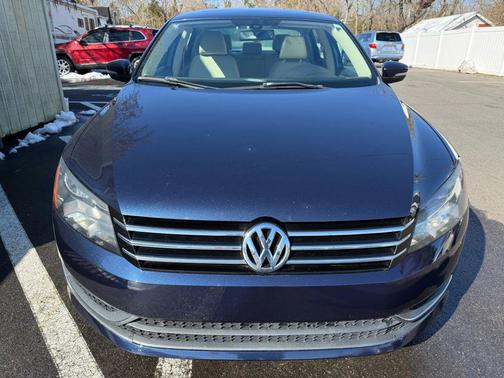 2014 Volkswagen Passat 1.8T Auto SE w/Sunroof & Nav