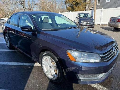 2014 Volkswagen Passat 1.8T Auto SE w/Sunroof & Nav