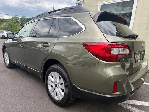 Wilderness Green Metallic 2015 Subaru Outback 2.5i Premium
