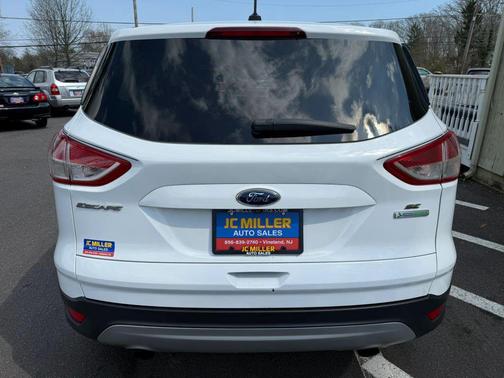 White 2015 Ford Escape SE