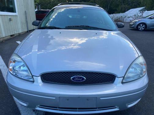 2004 Ford Taurus SE