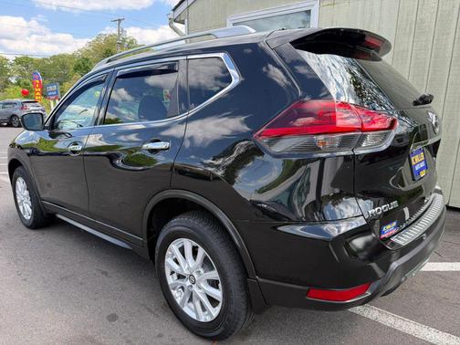 Magnetic Black 2018 Nissan Rogue SV