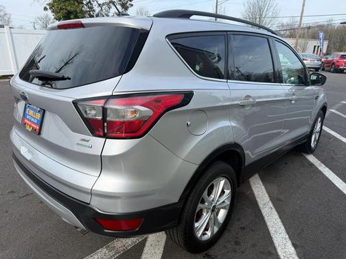 Ingot Silver Metallic 2018 Ford Escape SE
