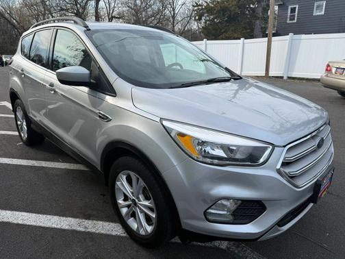 Ingot Silver Metallic 2018 Ford Escape SE
