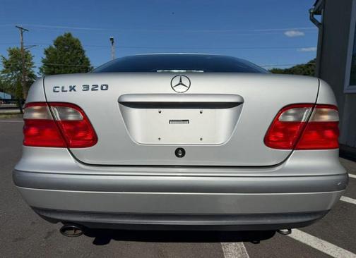 Brilliant Silver Metallic 1999 Mercedes-Benz CLK-Class 320