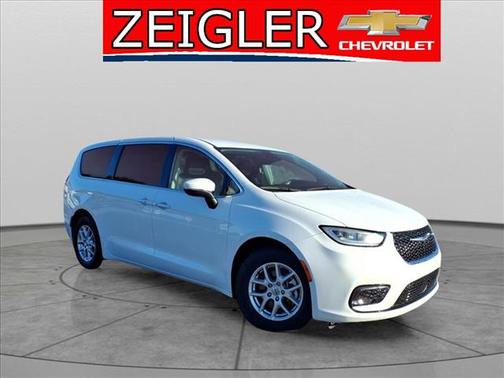 2023 Chrysler Pacifica Touring-L