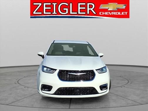 2023 Chrysler Pacifica Touring-L