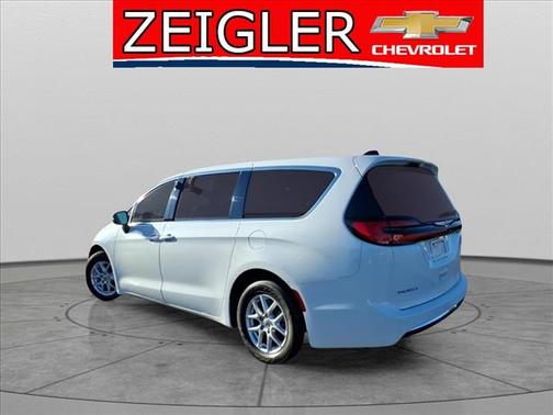 2023 Chrysler Pacifica Touring-L