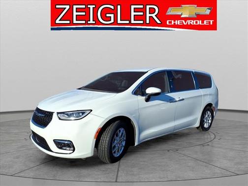 2023 Chrysler Pacifica Touring-L