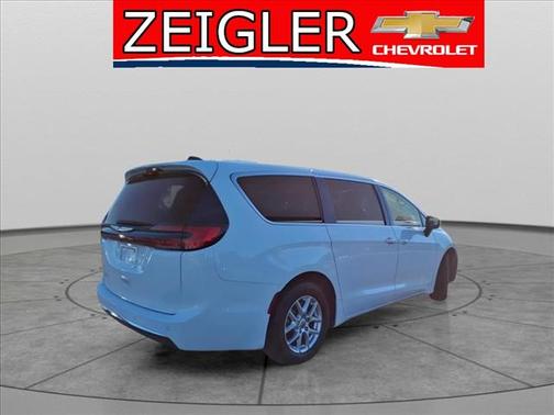 2023 Chrysler Pacifica Touring-L