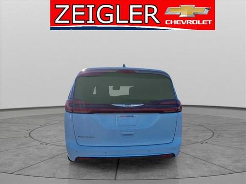 2023 Chrysler Pacifica Touring-L