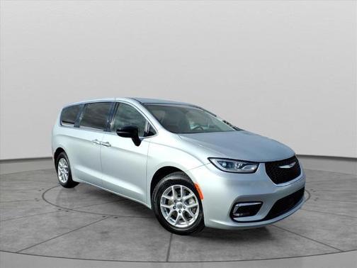 2024 Chrysler Pacifica Touring-L