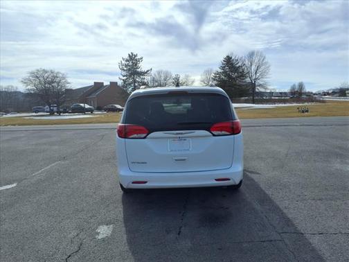 2021 Chrysler Voyager LXI
