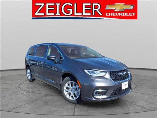 2023 Chrysler Pacifica Touring-L