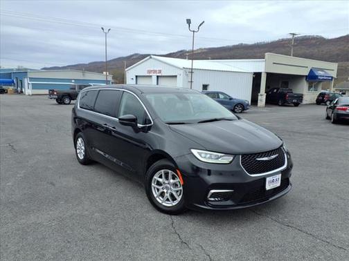 2023 Chrysler Pacifica Touring-L