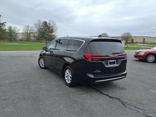 2023 Chrysler Pacifica Touring-L