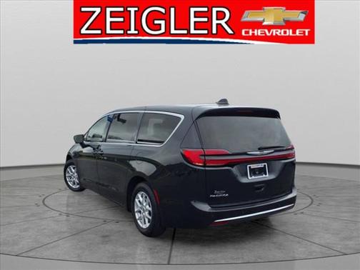 2023 Chrysler Pacifica Touring-L