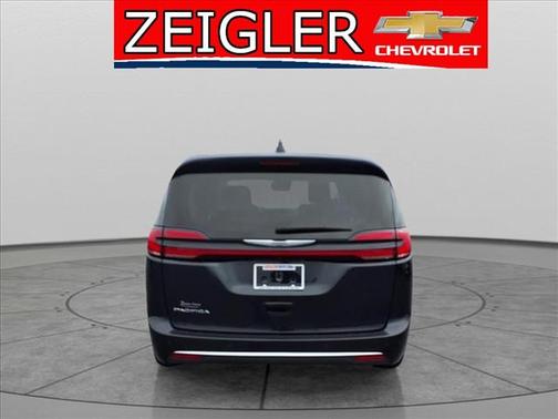 2023 Chrysler Pacifica Touring-L