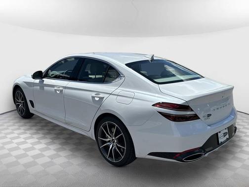 Uyuni White 2026 Genesis G70 2.5T RWD