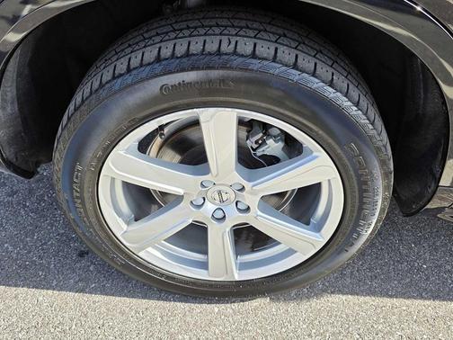 2022 Volvo XC90 T5 Momentum