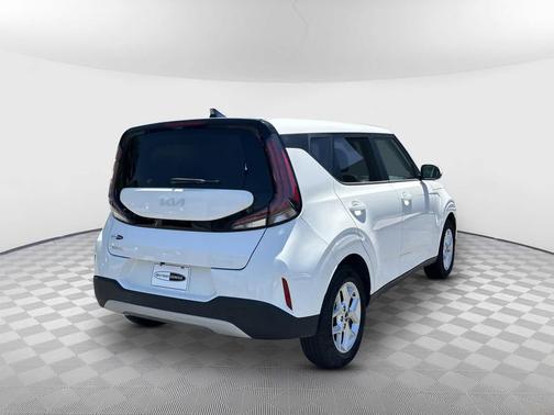 Snow White Pearl 2023 Kia Soul LX
