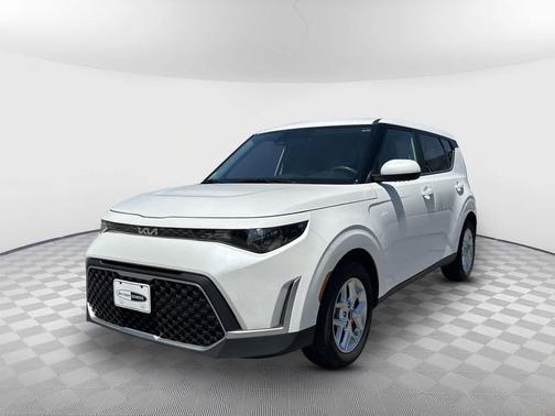 Snow White Pearl 2023 Kia Soul LX