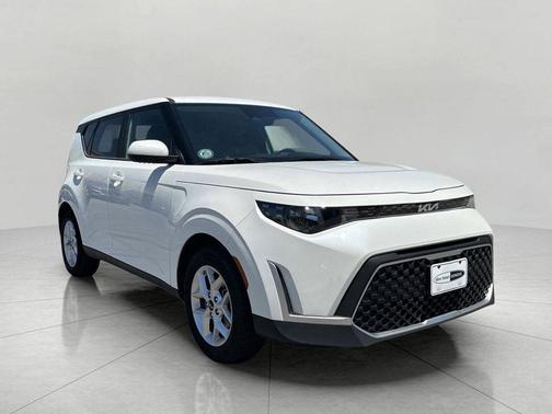Snow White Pearl 2023 Kia Soul LX