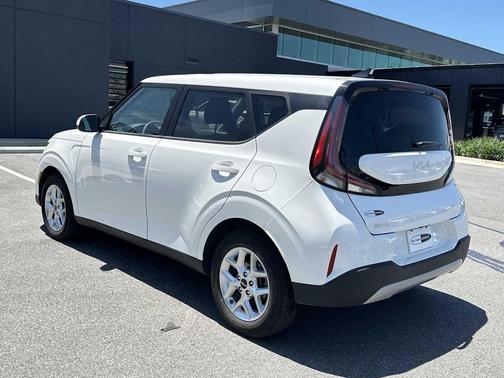 Snow White Pearl 2023 Kia Soul LX
