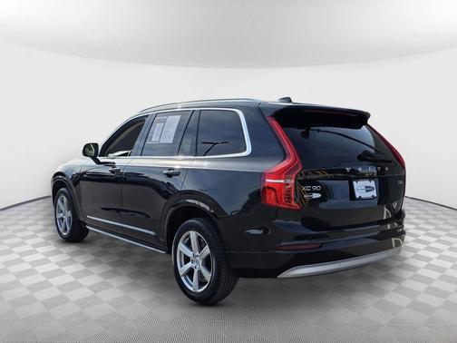 2022 Volvo XC90 T5 Momentum