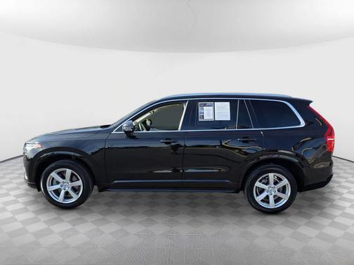2022 Volvo XC90 T5 Momentum