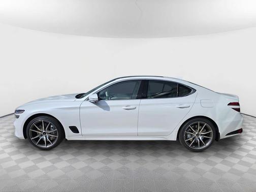 Uyuni White 2026 Genesis G70 2.5T RWD Prestige
