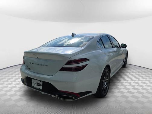 Uyuni White 2026 Genesis G70 2.5T RWD Prestige