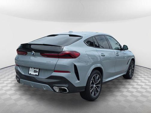 Gray Metallic 2024 BMW X6 xDrive40i