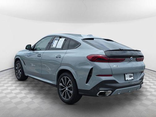 Gray Metallic 2024 BMW X6 xDrive40i