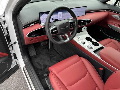 Uyuni White 2026 Genesis GV70 2.5T Sport Prestige