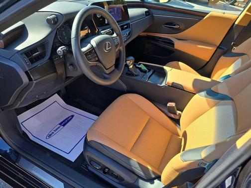 2025 Lexus ES 350 Base