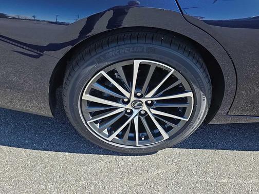 2025 Lexus ES 350 Base