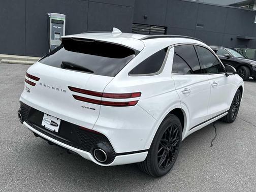 Uyuni White 2022 Genesis GV70 3.5T AWD Sport