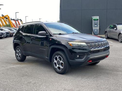 Diamond Black Crystal Pearlcoat 2022 Jeep Compass Trailhawk