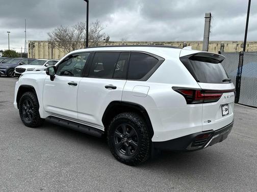 2026 Lexus LX 700h Overtrail