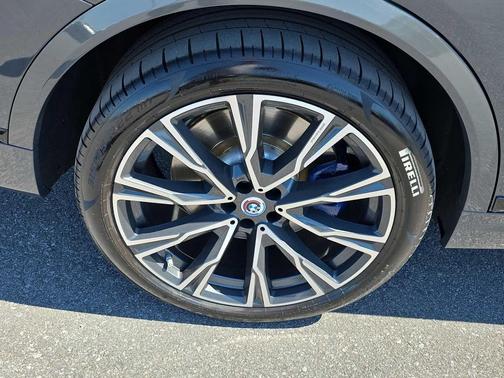 2022 BMW X7 M50i