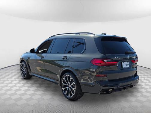 2022 BMW X7 M50i
